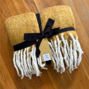 NWT West Elm Brushed Herringbone Throw, 50"x70", Dark Horseradish